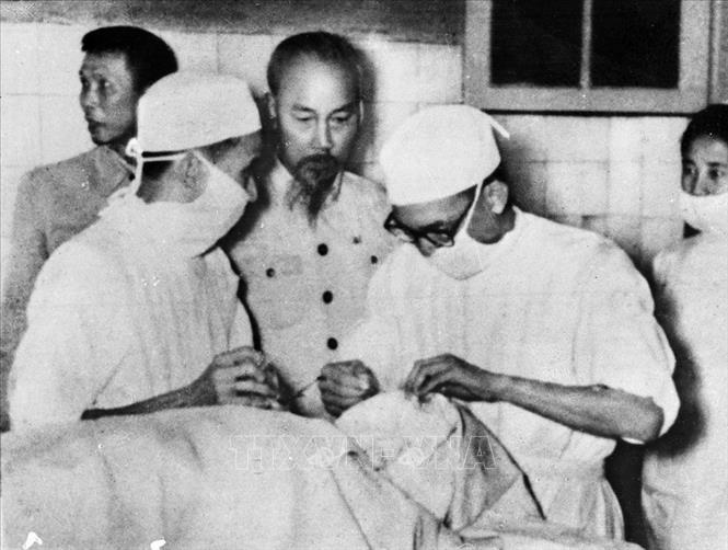 Chủ tịch Hồ Chí Minh với ngành y tế