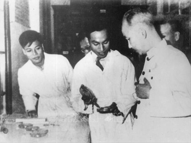 Chủ tịch Hồ Chí Minh với ngành y tế