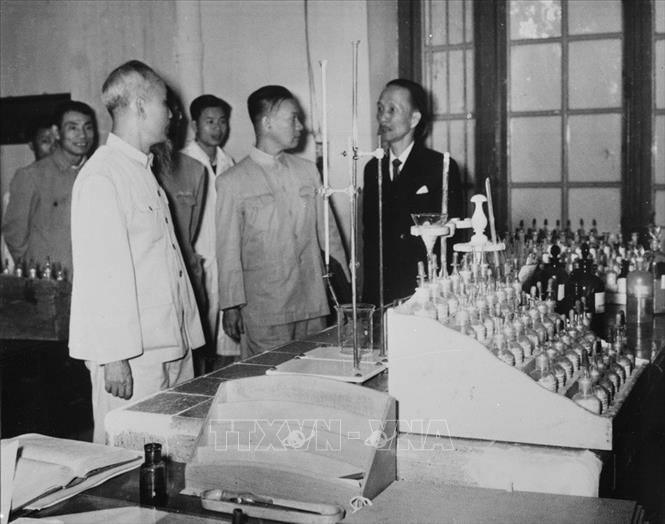 Chủ tịch Hồ Chí Minh với ngành y tế