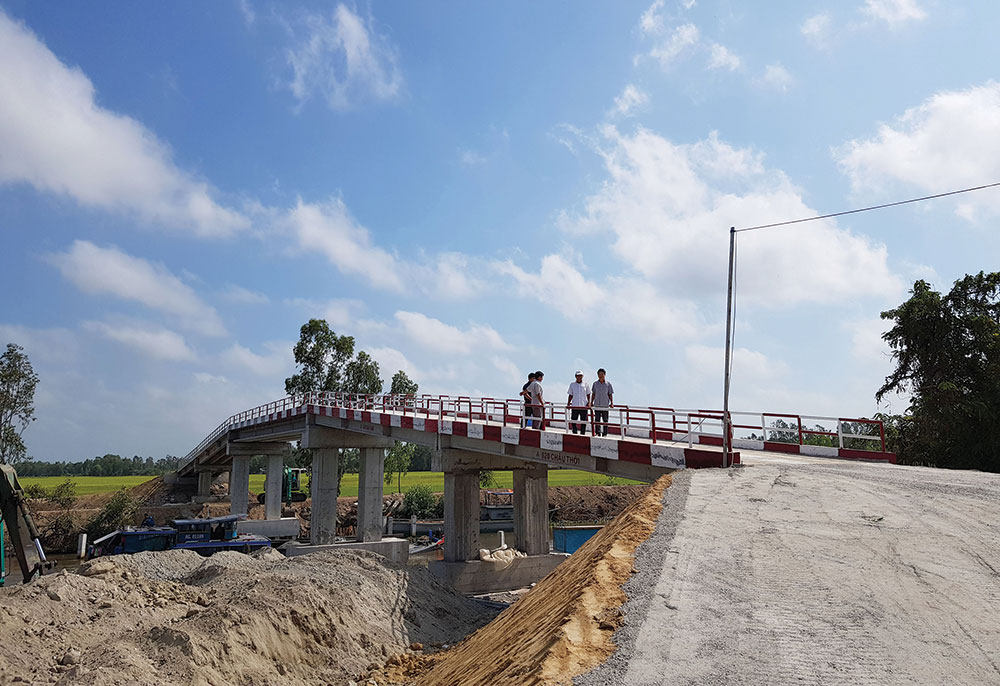 16 cây cầu nối trọn nghĩa tình