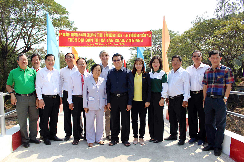 Nguyên Chủ tịch nước Trương Tấn Sang dự lễ khánh thành 9 cây cầu nông thôn ở TX. Tân Châu