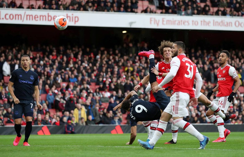 Arsenal rượt đuổi tỉ số trước Everton
