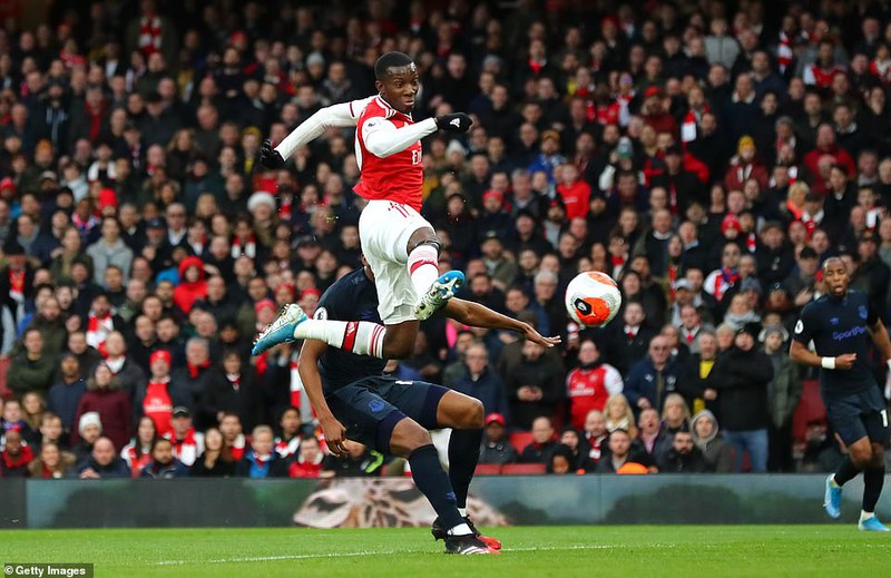 Arsenal rượt đuổi tỉ số trước Everton