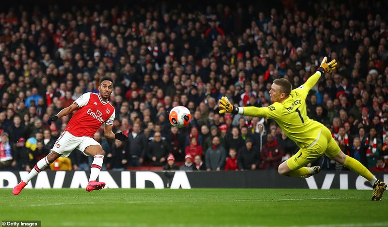 Arsenal rượt đuổi tỉ số trước Everton