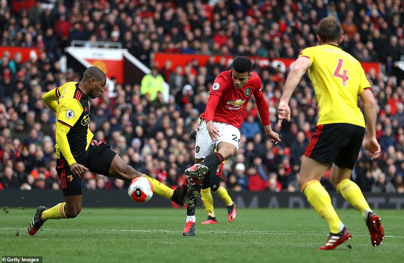 Hàng công bùng nổ, M.U tiếp tục “phả hơi nóng” lên Chelsea