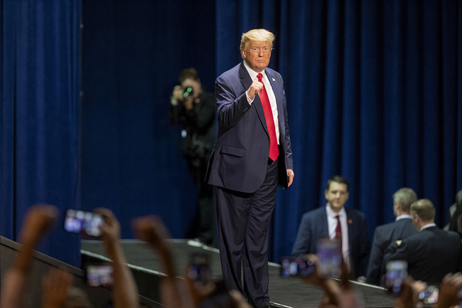 Tổng thống Trump đề nghị Quốc hội chi 2,5 tỷ USD chống COVID-19