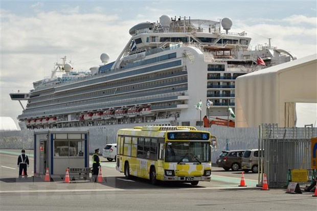 Thêm một khách trên du thuyền Diamond Princess tử vong vì COVID-19