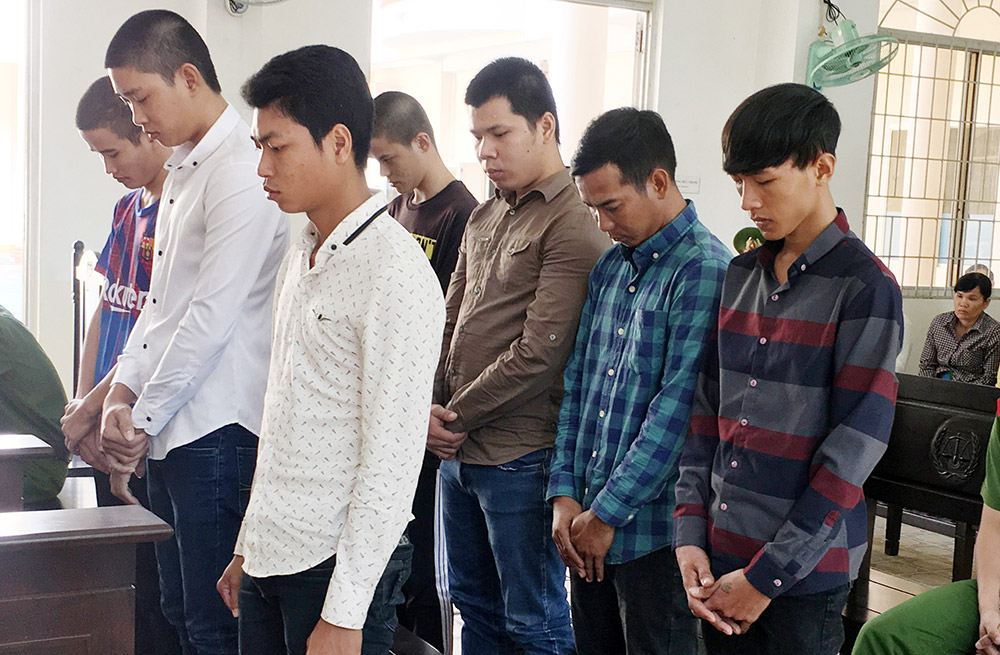 Mâu thuẫn lúc say rượu, 7 thanh niên lãnh án