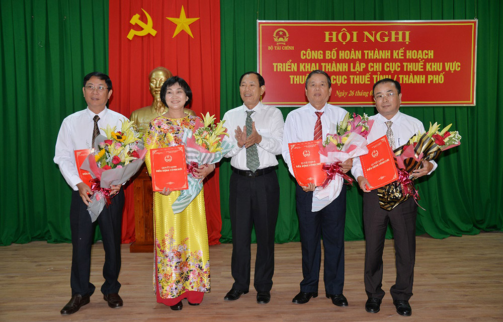 Cục Thuế tỉnh: Công bố quyết định hợp nhất Chi cục Thuế khu vực Châu Thành - Thoại Sơn