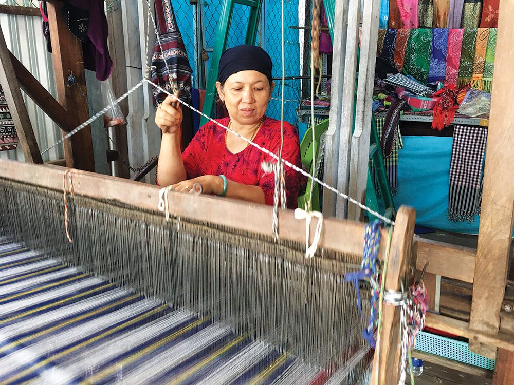 Đồng bào dân tộc thiểu số Chăm chung tay phát triển quê hương
