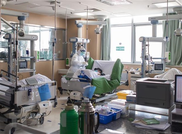 Chuyên gia Trung Quốc: COVID-19 sẽ được kiểm soát vào cuối tháng 4