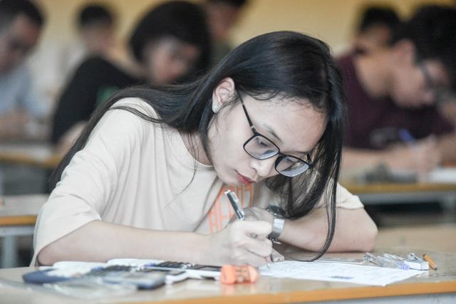 Các trường đại học tiếp tục cho sinh viên nghỉ, đẩy mạnh học trực tuyến