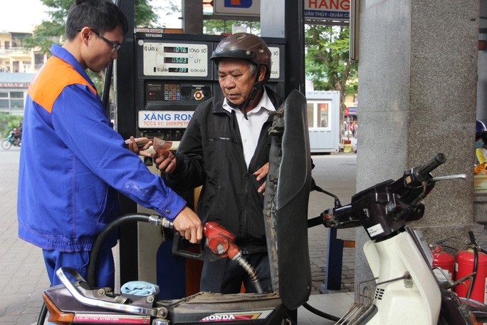 Xăng giảm giá lần thứ 3 liên tiếp sau Tết Nguyên đán
