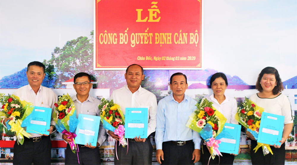 Công bố quyết định thành lập Trung tâm Văn hóa - Thể thao và Truyền thanh TP. Châu Đốc