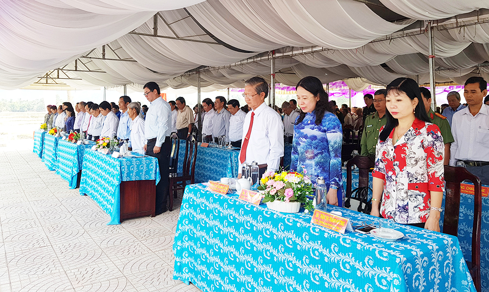 Tưởng niệm nữ Anh hùng Néang Nghés Tưởng niệm nữ Anh hùng Néang Nghés