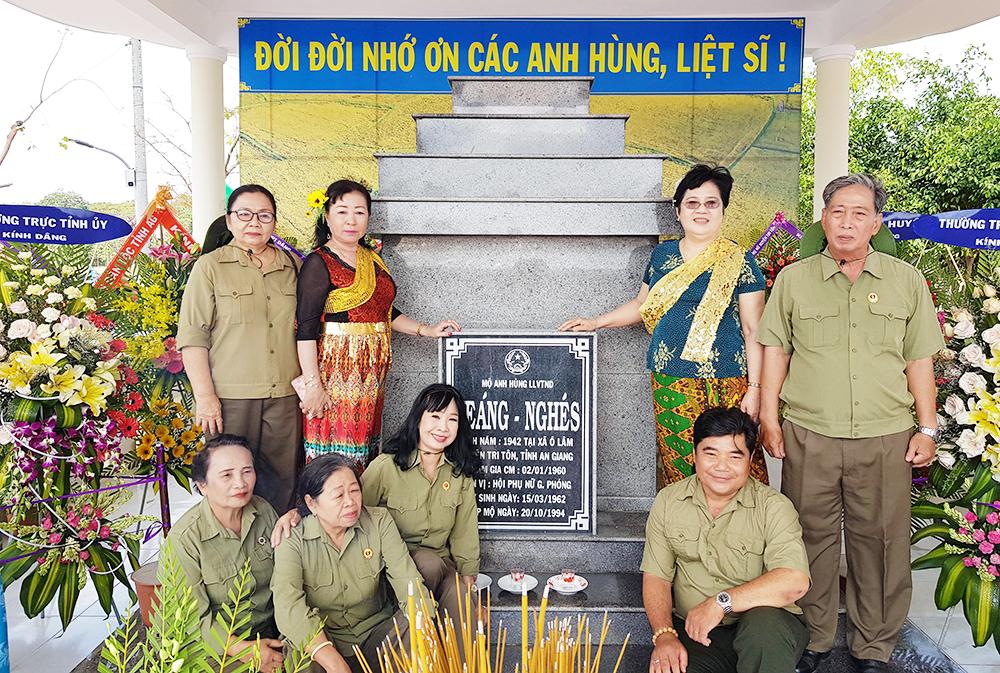 Tưởng niệm nữ Anh hùng Néang Nghés Tưởng niệm nữ Anh hùng Néang Nghés