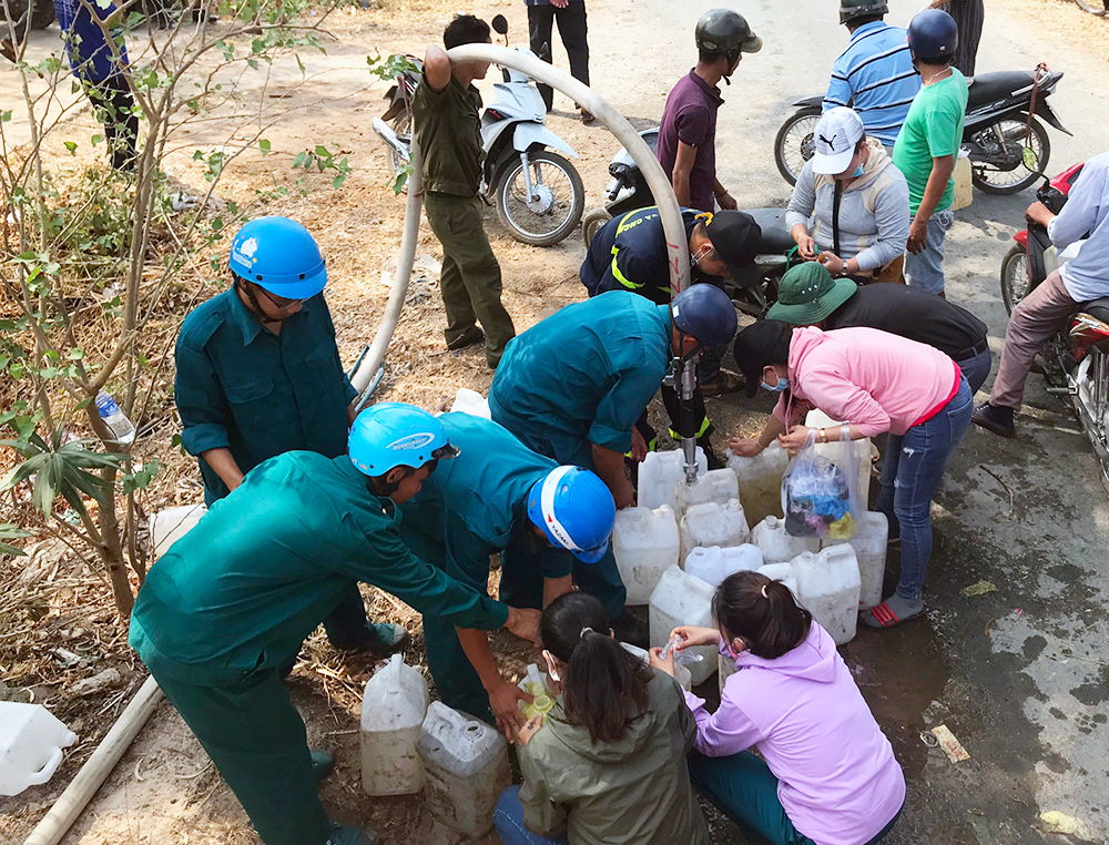Khắc phục vụ cháy rừng trên núi Cấm