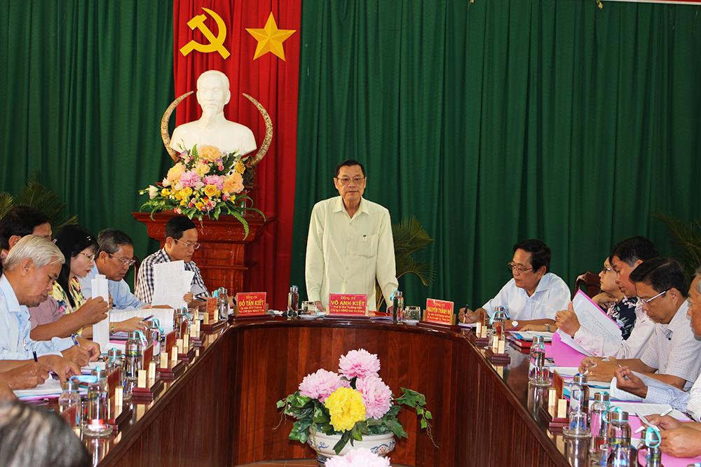 Phó Bí thư Thường trực Tỉnh ủy An Giang Võ Anh Kiệt kiểm tra công tác chuẩn bị Đại hội Đảng của Thoại Sơn