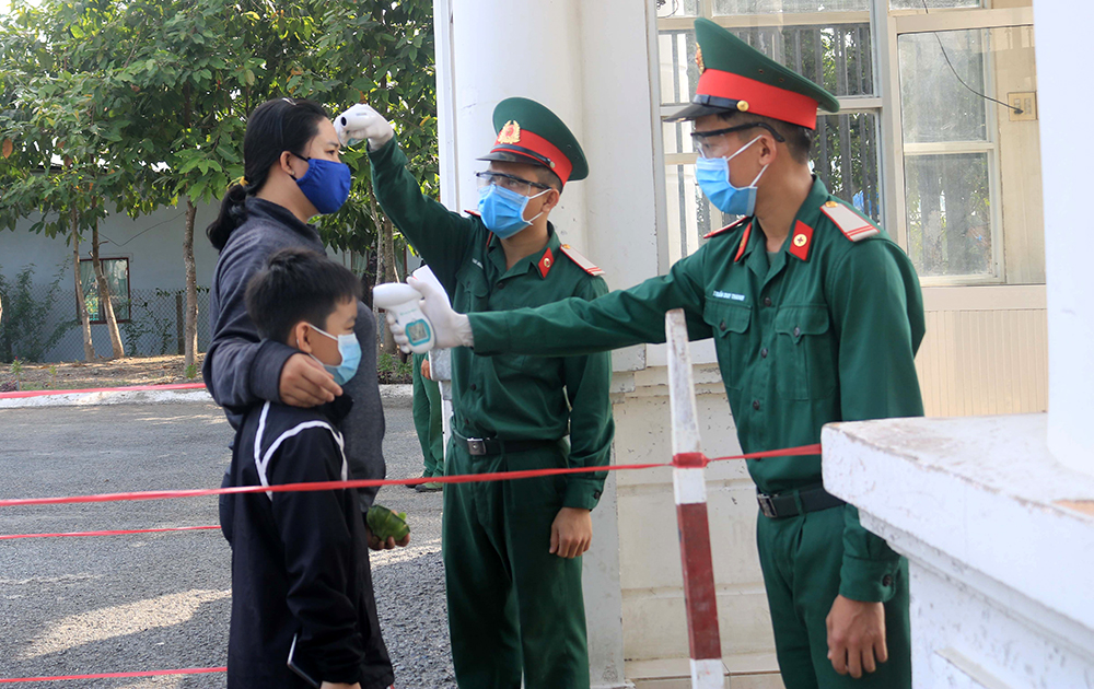Thăm chiến sĩ mới mùa dịch bệnh Covid-19 Thăm chiến sĩ mới mùa dịch bệnh Covid-19