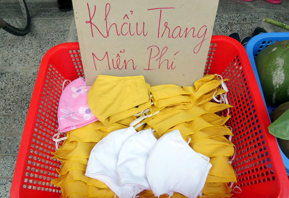 An Giang: May khẩu trang vải phát miễn phí cho cộng đồng