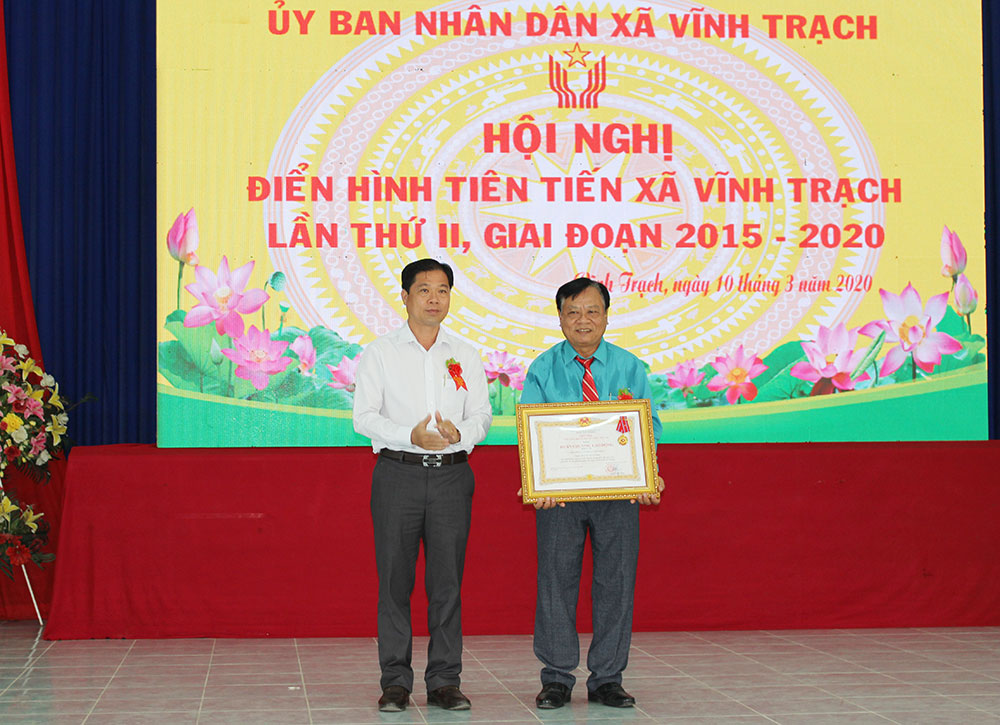 Xã Vĩnh Trạch đón nhận Huân chương Lao động hạng 3