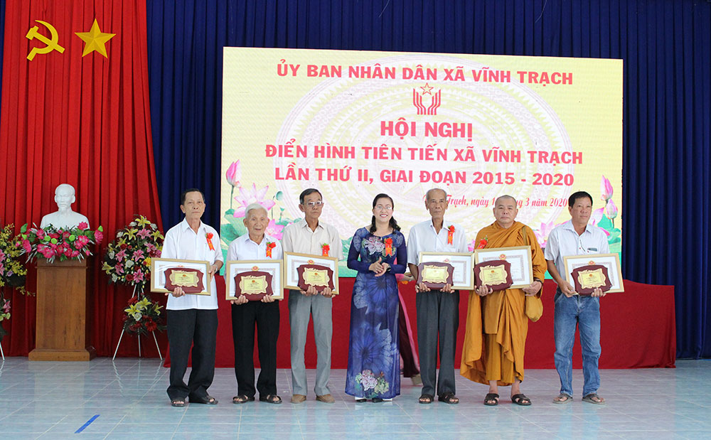 Xã Vĩnh Trạch đón nhận Huân chương Lao động hạng 3