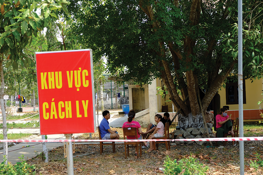 Tình quân - dân trong khu cách ly