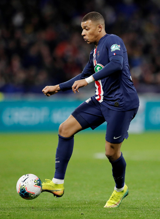 Mbappe "thở phào" khi âm tính với SARS-CoV-2