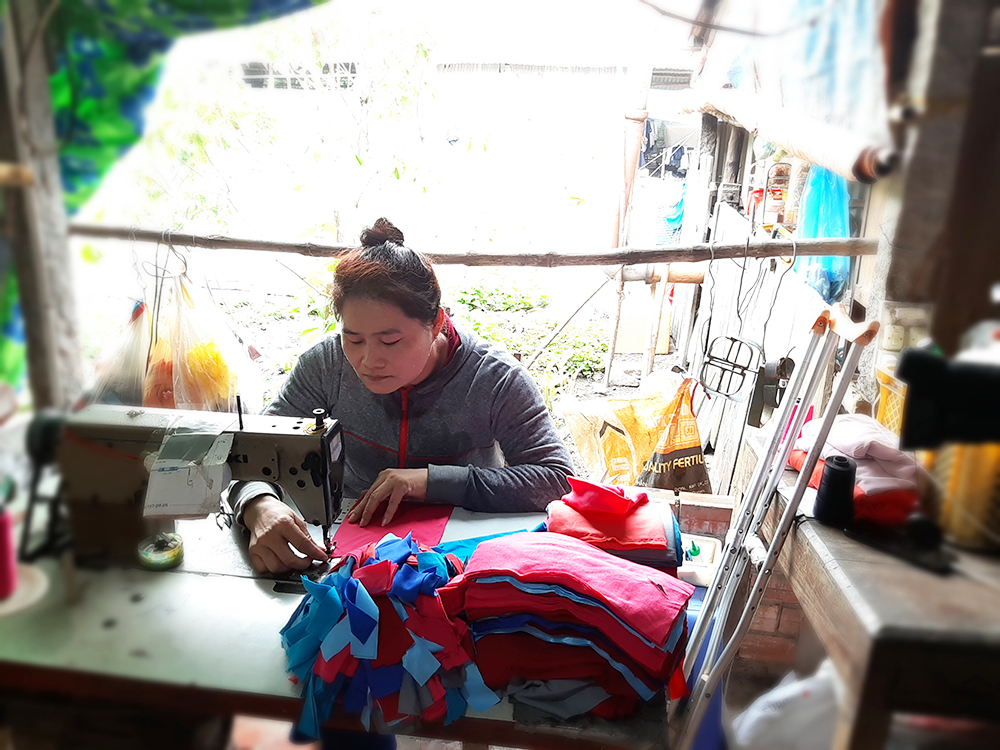 Lan tỏa phong trào may khẩu trang vải tặng người nghèo Lan tỏa phong trào may khẩu trang vải tặng người nghèo