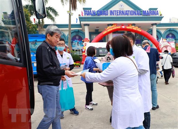 Quảng Ninh tạm dừng tham quan vịnh Hạ Long, các di tích từ 12-3