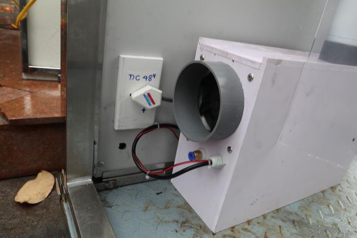 Sáng chế thành công buồng khử khuẩn toàn thân di động chống COVID-19