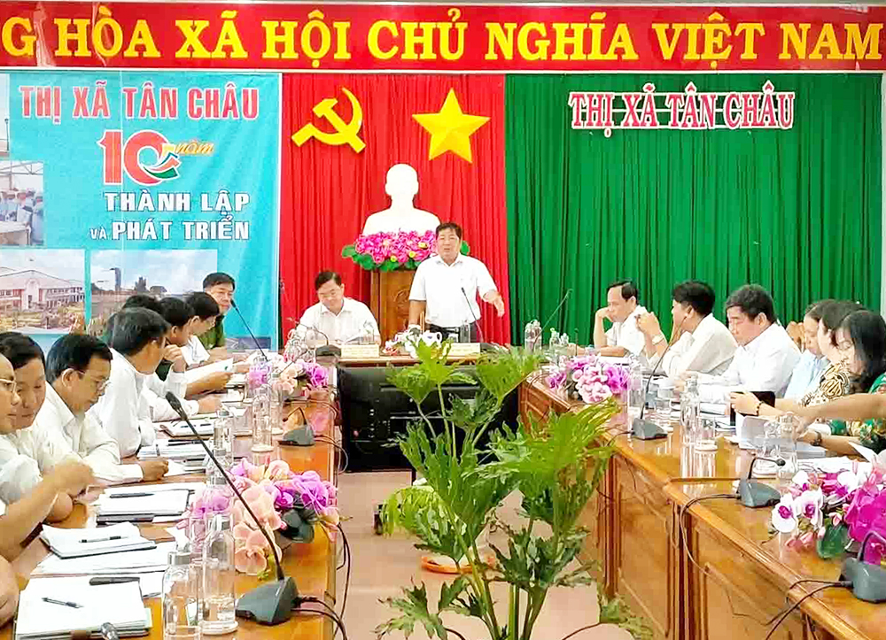 Chống dịch là nhiệm vụ trọng tâm, cấp bách của cả hệ thống chính trị Chống dịch là nhiệm vụ trọng tâm, cấp bách của cả hệ thống chính trị