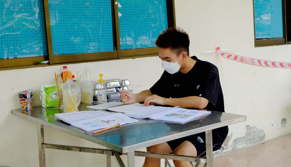 Nhịp sống bình yên tại khu cách ly Trường Quân sự tỉnh An Giang
