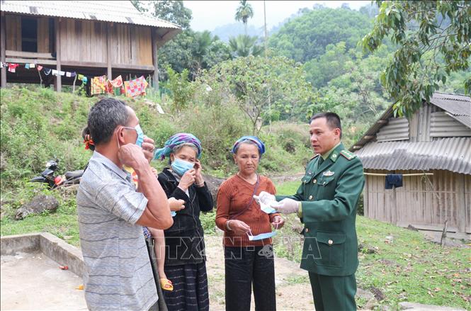 Ấm áp tình người giữa đại dịch COVID-19