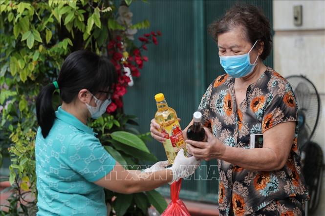 Ấm áp tình người giữa đại dịch COVID-19