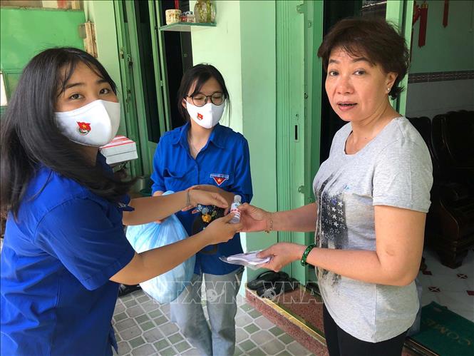 Ấm áp tình người giữa đại dịch COVID-19