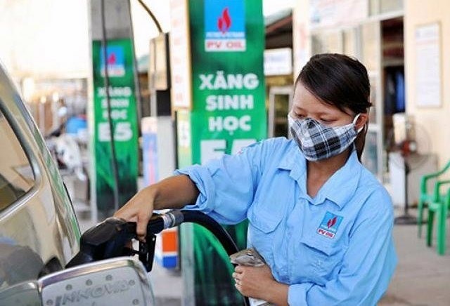 Giá xăng đã có thể giảm sâu xuống dưới 16 nghìn đồng/lít