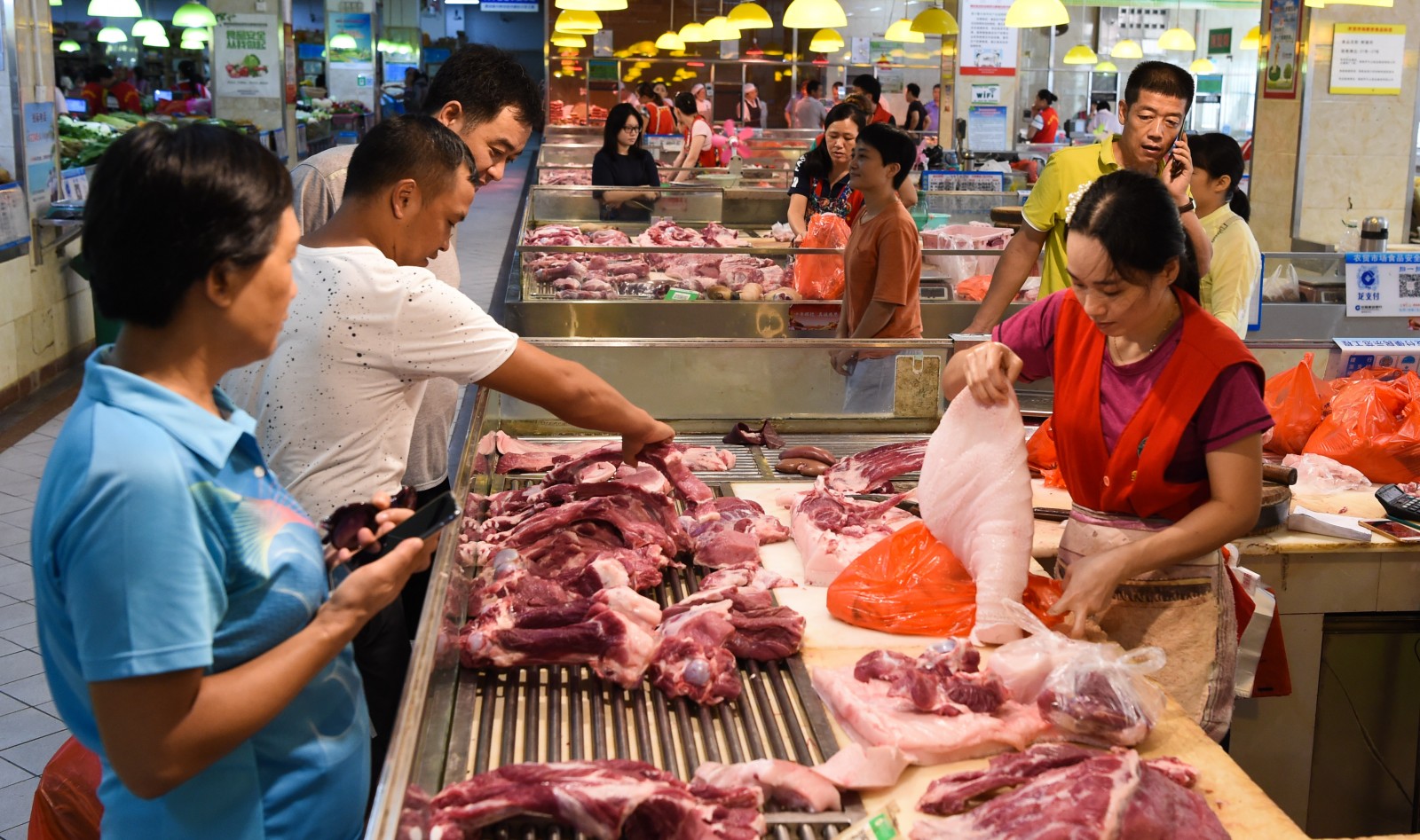 Giá heo hơi hôm nay 17-3: Vẫn neo khá cao, cung thịt lợn giảm 10%