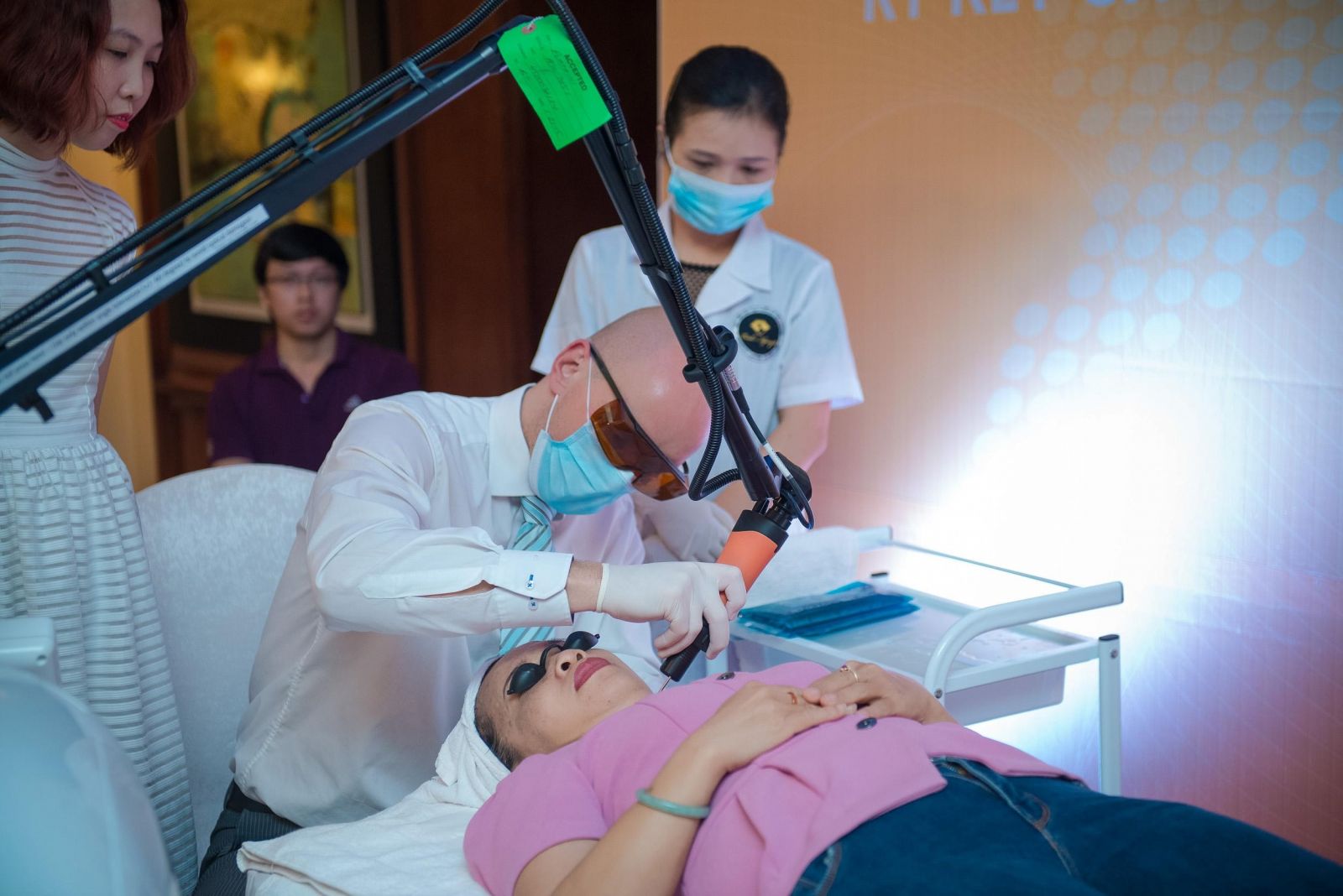 Bí quyết chữa nám ở mu bàn tay cực đơn giản, bạn có biết?