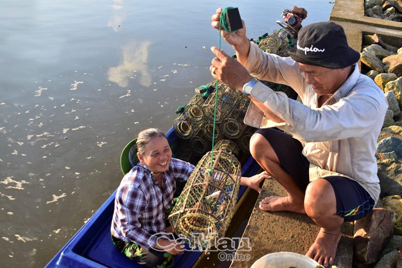 Kỳ thú săn loài cua đá bán đắt tiền ở hòn Đá Bạc tỉnh Cà Mau