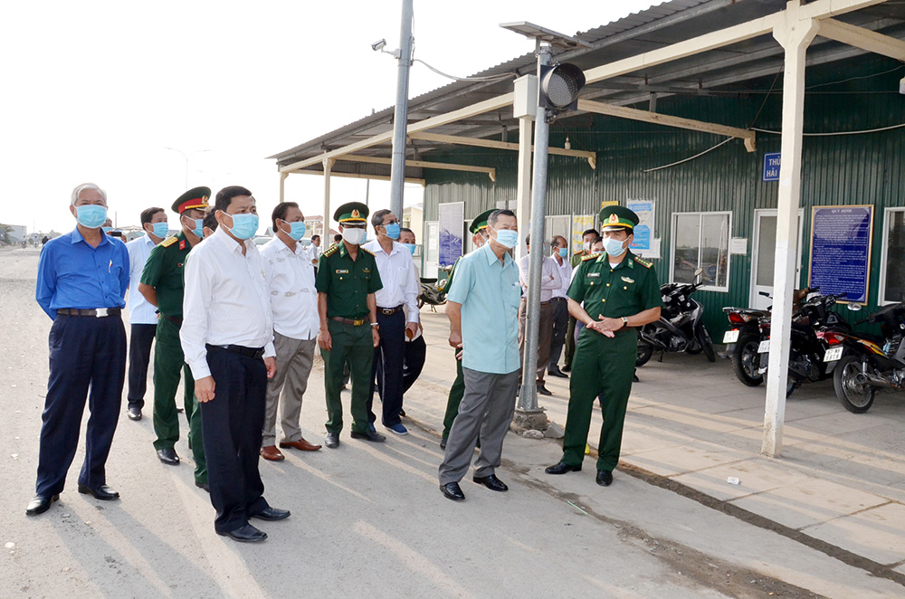 Phó Bí thư Thường trực Tỉnh ủy Võ Anh Kiệt kiểm tra công tác phòng, chống dịch Covid-19 ở huyện An Phú