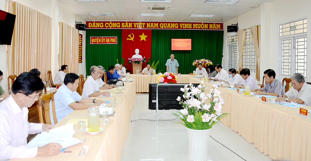 Tạo khí thế thi đua sôi nổi lập thành tích chào mừng đại hội