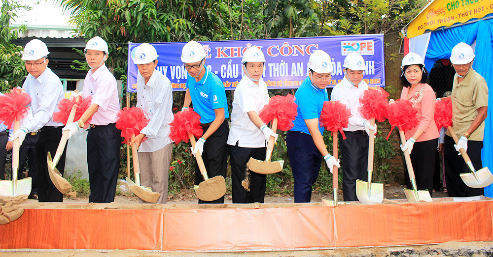 Khởi công xây dựng cầu và khu nhà ở công vụ phường Mỹ Thạnh Khởi công xây dựng cầu và khu nhà ở công vụ phường Mỹ Thạnh