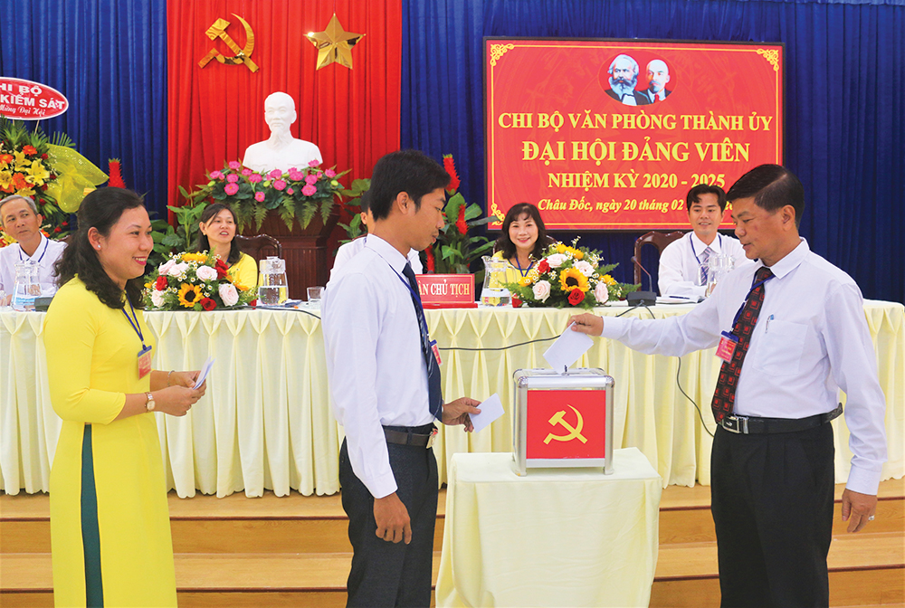 Tiến tới đại hội Đảng các cấp trong bối cảnh dịch Covid-19 Tiến tới đại hội Đảng các cấp trong bối cảnh dịch Covid-19