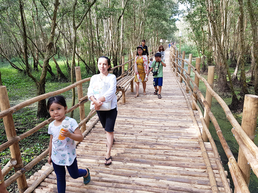 “Dù bão giông - hoa hồng vẫn nở”