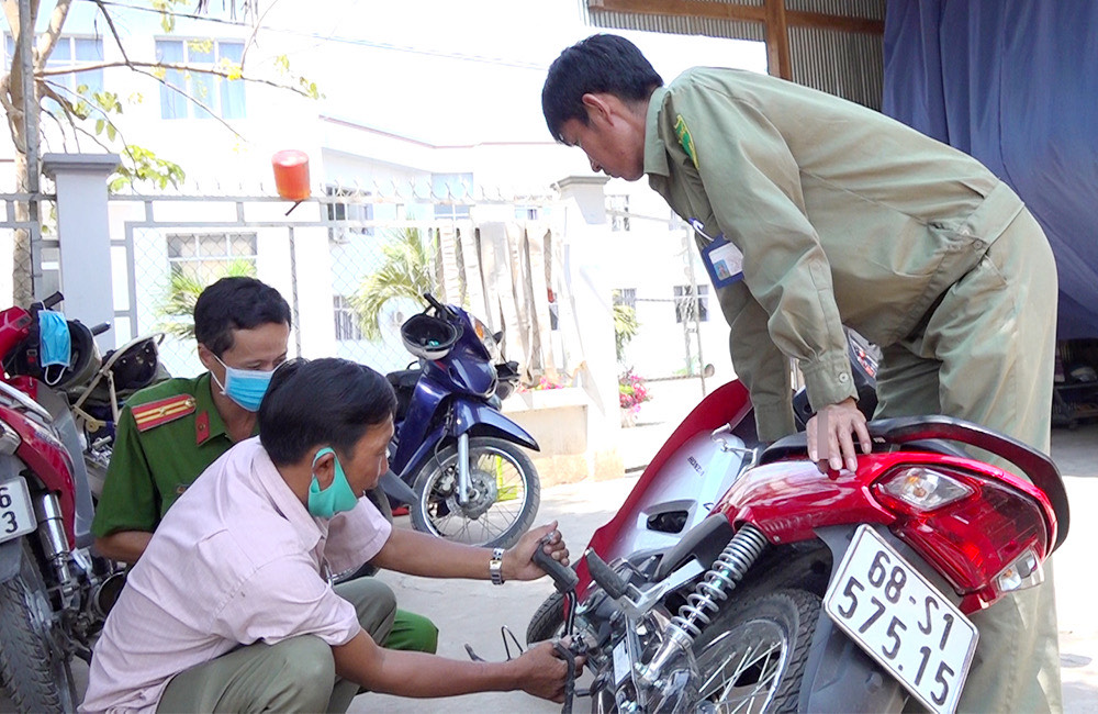 Bắt giữ đối tượng trộm xe máy, đem qua Campuchia tiêu thụ Bắt giữ đối tượng trộm xe máy, đem qua Campuchia tiêu thụ
