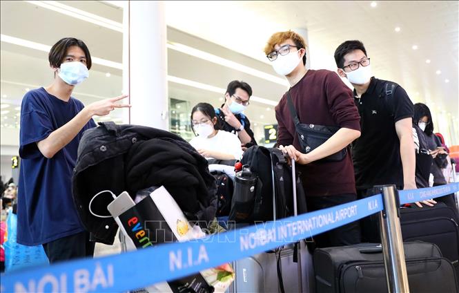 Bộ GD-ĐT khuyến cáo lưu học sinh cân nhắc rủi ro khi về Việt Nam