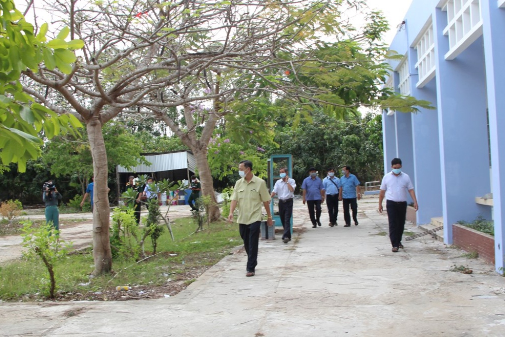 Phó Bí thư Thường trực Tỉnh ủy An Giang Võ Anh Kiệt kiểm tra công tác phòng, chống dịch Covid-19 tại Chợ Mới và Phú Tân