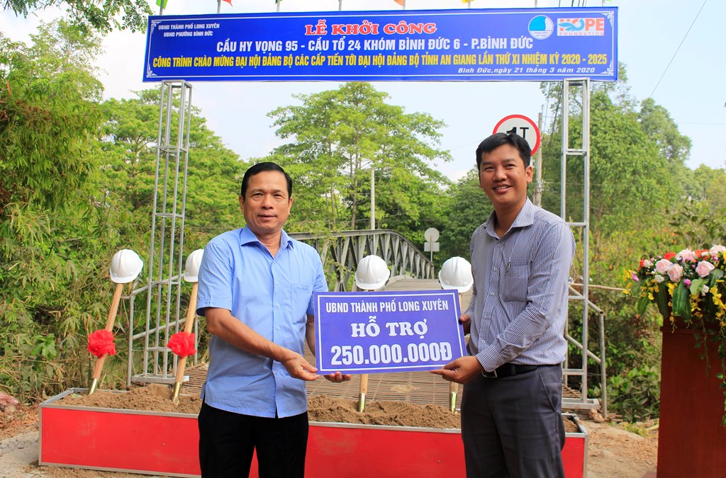 Khởi công xây dựng cầu tổ 24, khóm Bình Đức 6
