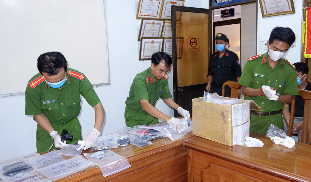 An Giang triệt xóa sới bạc “khủng” thu giữ trên 300 triệu đồng